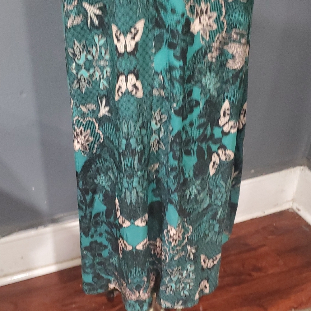 Maeve Chic Black and Green Floral Dress - Picture 9 of 16
